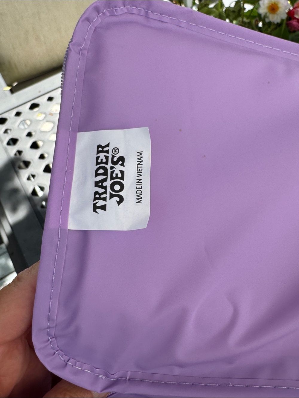 Trader Joe’s Lavender Purple Large Insulated Cooler Tote Bag Rare Reusable - Picture 7 of 8